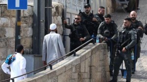 الاحتلال يمنع الآلاف من دخول الأقصى لأداء صلاة الجمعة الأخيرة من رمضان