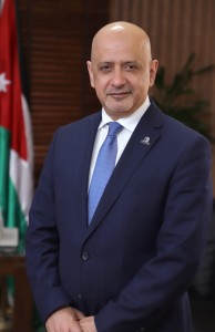 الحاج توفيق: قطاع التجارة والخدمات حجر الأساس في الاقتصاد الوطني