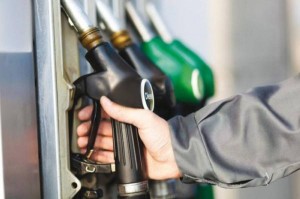 ترجيح انخفاض أسعار البنزين بنوعيه 15 فلسا