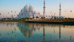 الإمارات تقصّر مدة خطبة الجمعة بسبب الحر الشديد