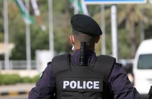 القبض على قاتلي شخص بإطلاق نار في عمان