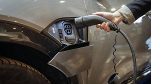 السعايدة .. إيقاف تركيب عدادات شحن المركبات في الإسكانات والعمارات و استثناء المنازل المستقلة