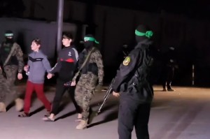 إعلام إسرائيلي: ضغوط على حماس للمشاركة بالمفاوضات