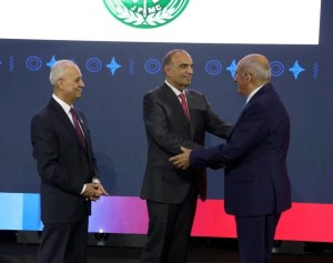 الخصاونة يكرّم شركة مناجم الفوسفات الأردنية ضمن احتفالية رواد التشغيل