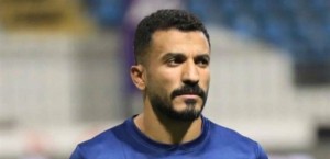 سقوط مرعب في أرض الملعب.. لاعب فقد وعيه وبلع لسانه بعد اصطدامه بزميله!