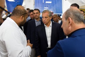 بالصور..رئيس الوزراء يستهل زياراته الميدانيّة الأسبوعية غير المعلنة من دير علا وغور الصافي