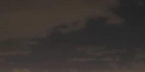 الاحتلال يعلن اطلاق صواريخ من إيران باتجاه الاراضي المحتلة