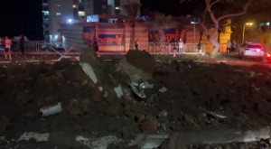 الدفاعات الإسرائيلية تفشل باعتراض صواريخ .. وتسجيل 6 إصابات في حيفا