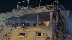 إجلاء 19 مصابا بعد سقوط صاروخ وسط إسرائيل