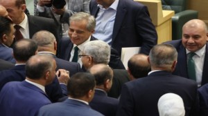 بالأسماء .. النواب الذين حجبوا الثقة عن حكومة جعفر حسان
