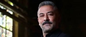 بعد الاعتداء عليه بالضرب.. أول صورة للممثل عبد المنعم عمايري