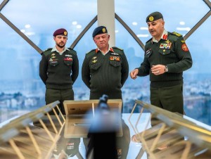 الملك يحضر مأدبة إفطار القيادة العامة للقوات المسلحة (صور)