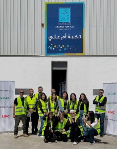 موظفو بنك القاهرة عمان يشاركون في فعالية تطوعية بتكية ام علي