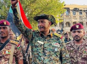 البرهان من قصر الرئاسة: انتهى الأمر والخرطوم حرّة