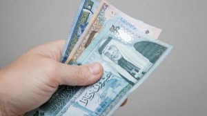 هل يتأثر الدينار الأردني بتراجع سعر صرف الدولار؟