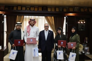 رئيس عمان الأهلية يكرم مجموعة من الطلبة السعوديين المتميزين كرّم رئيس جامعة عمان الأهلية الأستاذ الدكتور ساري حمدان عددا من الطلبة السعودي