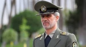 المرشد الإيراني يعين حاتمي قائدا للجيش