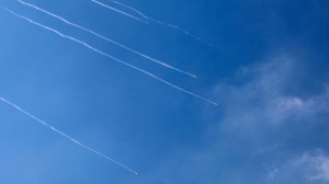 إيران تطلق دفعة صواريخ جديدة على إسرائيل