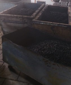 استخدم أصباغ ونكهات مجهولة المصدر .. إغلاق مصنع معسل تابع لشركة كبرى