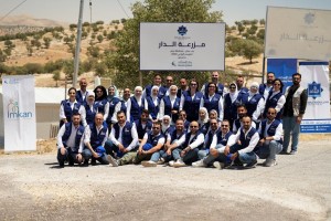 فريق إمكان الإسكان يشارك في جني محاصيل مزرعة الدار بالتعاون مع دار أبو عبدالله