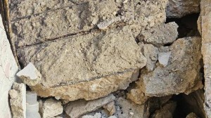 إصابة 4 أشخاص بانهيار سقف منزل في مخيم الزرقاء