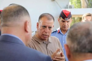 وزير الداخلية يوجه لمعالجة أزمات الازدحام على جسر الملك حسين