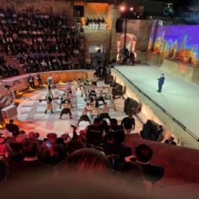 بالصور .. حسان يوقد شعلة مهرجان جرش إيذانا بانطلاق فعالياته