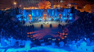 لوحة فنيه ابداعيه تسطر لإدارة مهرجان جرش في حضور جماهيري كبير لحفل الفنان ناصيف زيتون