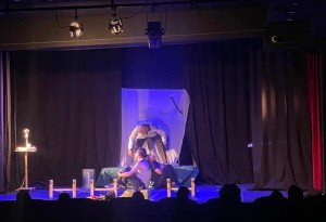 ضمن فعاليات مهرجان جرش ٣٩    "ثلاجة الموتى"... مسرحية تهز الضمير الإنساني وتعيد تعريف الموت