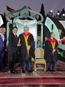 الجامعة الأردنية تكرم الرئيس التنفيذي لشركة مناجم الفوسفات الأردنية المهندس عبدالوهاب الرواد