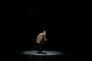 مونودراما "هبوط مؤقت".. شهادة مسرحية على وجع وواقع الأسرى