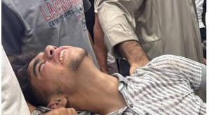 إصابة الناشط الفلسطيني عبود بطاح برصاص الاحتلال أثناء تغطيته معاناة منتظري المساعدات في غزة