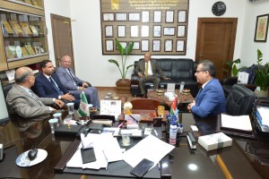 جامعة البترا تكرّم الإعلامي محمد الفايز مراسل قناة المملكة