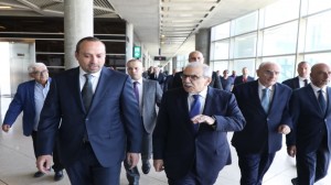 رئيس الوزراء اللبناني يصل إلى الأردن برفقة وزيري الدفاع والخارجية