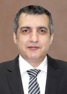 الأستاذ الدكتور حسن الدعجه يهنئ صديقه الأستاذ الدكتور مدثر أبو كركي