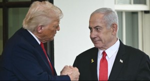 نتنياهو يطالب ترامب بالضغط على دولة عربية لتقليص حشدها العسكري