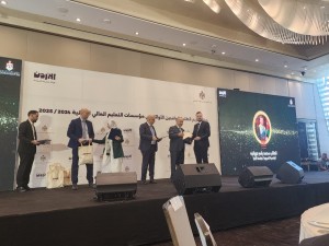 وزير التعليم العالي والبحث العلمي يكرّم طالب جامعة البترا محمد حورانية في حفل "أنتم سفراء الأردن"
