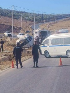 23 إصابة بحادث تدهور باص عمومي في اربد