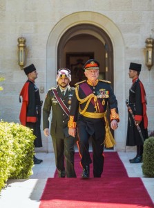 ولي العهد ينشر صورًا من خطاب العرش السامي