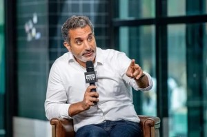 باسم يوسف يكشف أسرار سيطرة "إسرائيل" وأمريكا على تيك توك بعد حرب غزة