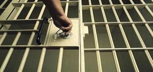 وزير الداخلية يوعز بالإفراج عن 571 موقوفا إداريا