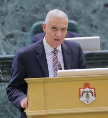 العموش يسأل الحكومة عن تصريحات المناصير بشأن ضغوط لتعيين أقارب مسؤولين