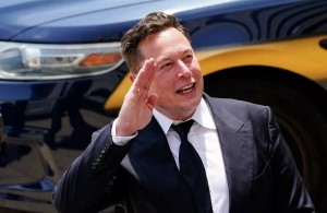 إيلون ماسك: "أوبتيموس" سيتفوق في نهاية المطاف على أفضل جراح بشري