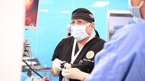 الدكتور محمد خريس الرائد والمطور في جراحة السمنة بالمنظار .. مسيرة حافلة بالعطاء