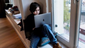 بلجيكا  .. طفل يبلغ 15 عاماً يناقش دكتوراه في الفيزياء الكمّية