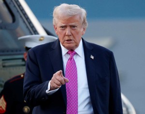 سيشمل أكثر من 30 دولة .. ترامب يوسع حظر السفر إلى أميركا