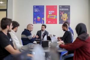 منصة زين شريكاً استراتيجياً لبرنامج "42 إربد" المتخصص في علوم الحاسوب والبرمجة