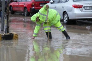 الأمانة تعلن الطوارئ المتوسطة: لا تربطوا المزاريب على الصرف الصحي