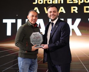 بصفته الشريك الاستراتيجي والداعم الرئيسي لاتحاد الرياضات الإلكترونية..  الأمير عمر بن فيصل يكرّم مركز زين للرياضات الإلكترونية