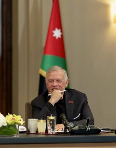 الملك يلتقي شخصيات سياسية وإعلامية (صور)